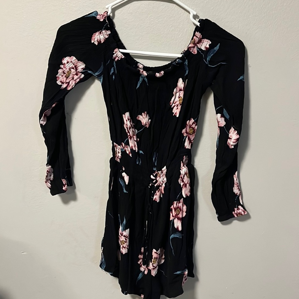 3 items for $10 Floral Romper Kendall & Kylie small